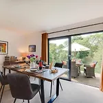 2 Bed In Whitby Oc-ra004