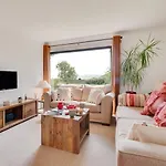 2 Bed In Whitby Oc-ra004 度假居