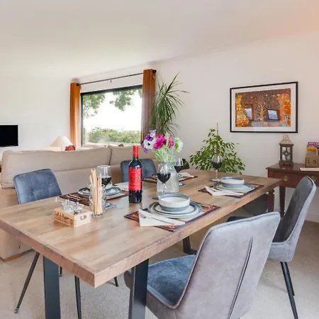 2 Bed In Whitby Oc-ra004 *