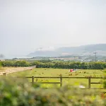 2 Bed In Whitby Oc-ra004 *