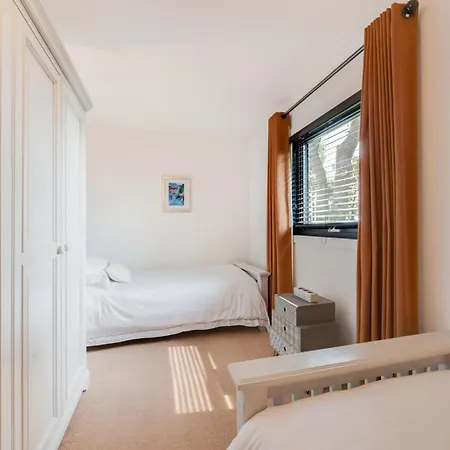 2 Bed In Whitby Oc-ra004 *