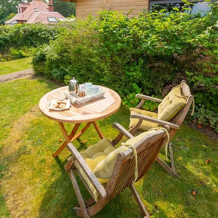 2 Bed In Whitby Oc-ra004